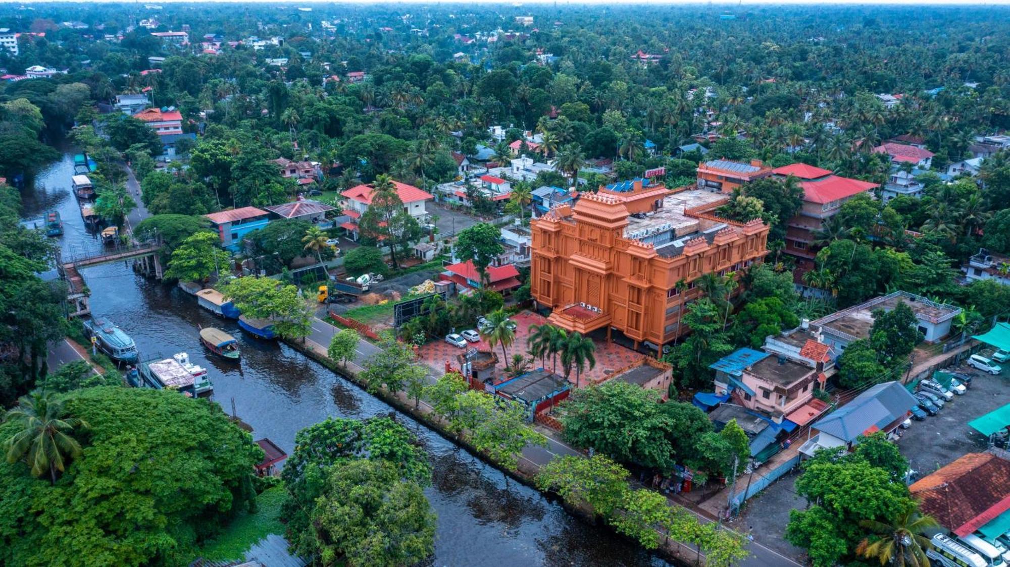 Haveli Backwater Resort Alappuzha Extérieur photo