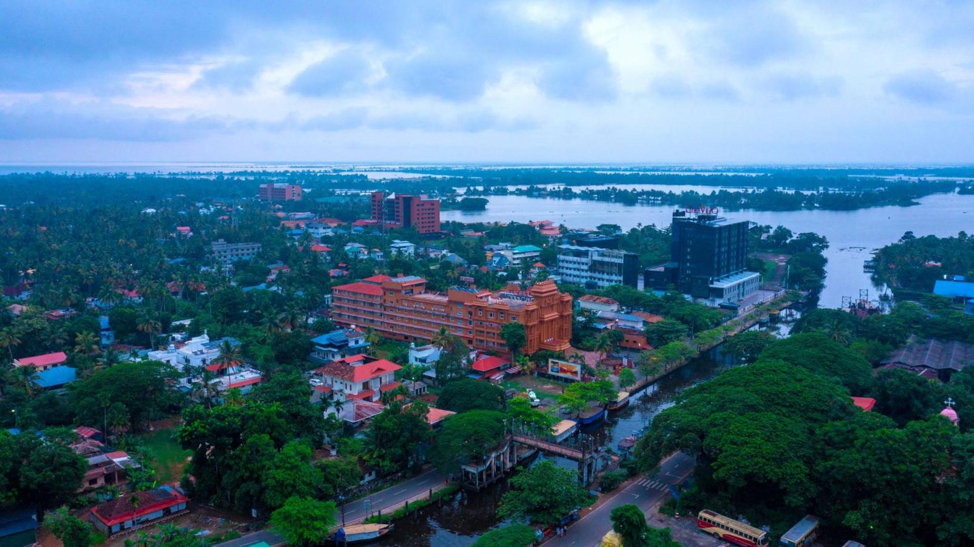 Haveli Backwater Resort Alappuzha Extérieur photo